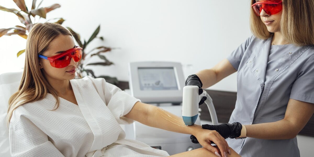 Depilacja laserowa w salonie Shenti w Poznaniu – poznaj skuteczną metodę trwałego usuwania owłosienia i umów swoją wizytę już dziś.